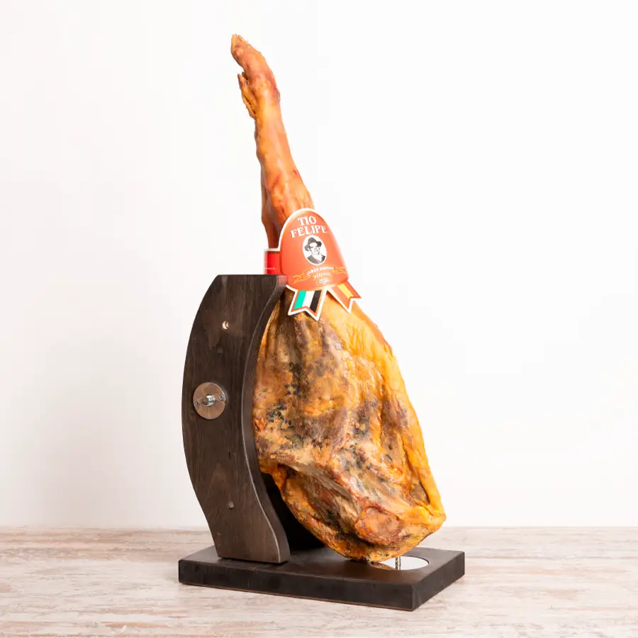 Pieza Jamón Serrano Tío Felipe en su jamonero